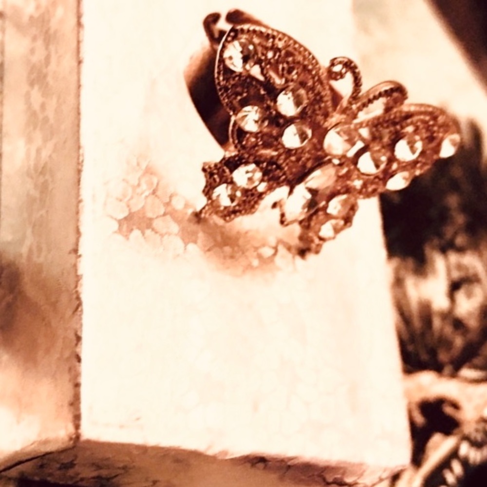 Butterfly Rhinestone Gold tone adjustable ring - Picture 2 of 10